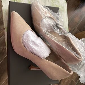 Perfect nude heel to wear with any color